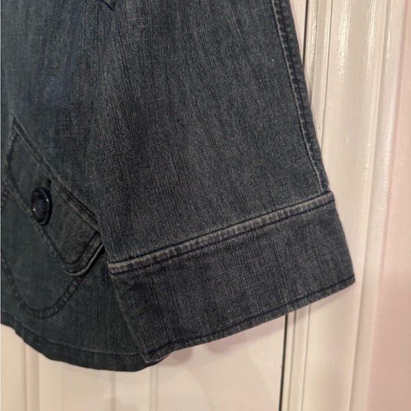 Style & Co Crop BlueJean Jacket with big buttons and has pockets, Size Medium - Picture 5 of 14